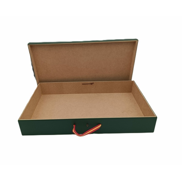 Caja para botos tablero con asa y goma elástica. - Imagen 3