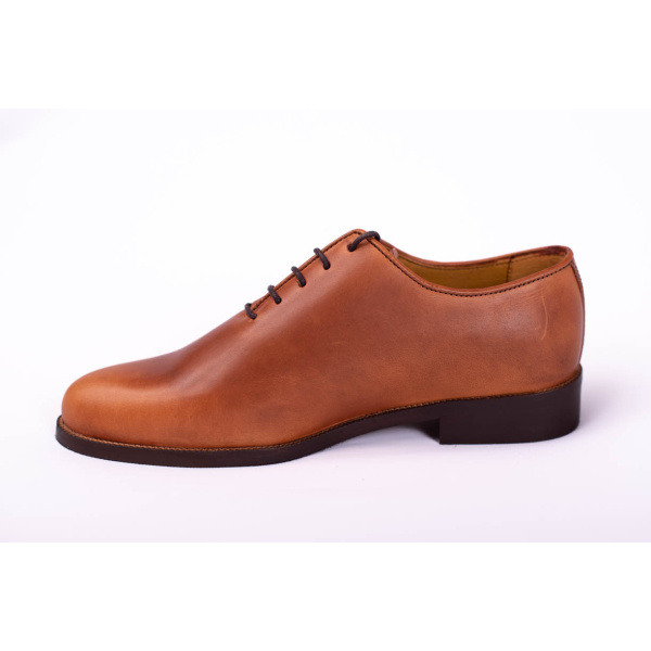 Zapato Mod: 255 para polaina Ternera Tostada, cordones piso diamante. REF 008496. - Imagen 3